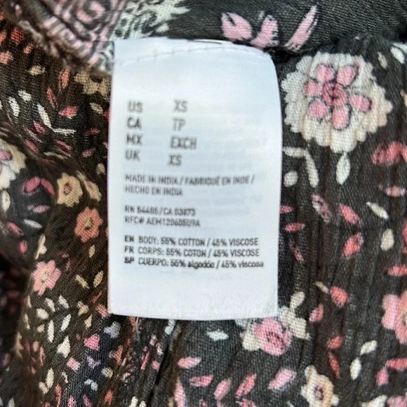 American Eagle floral romper size XS sleeveless, gray, and pink shorts - Picture 5 of 6